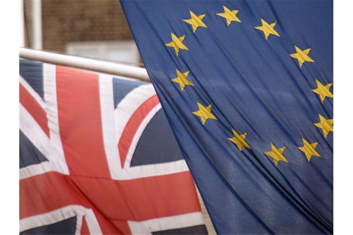 Finale Verhandlungen zum Brexit-Handelspakt Die Flaggen von Großbritannien und der EU. Foto: Stefan Rousseau/PA Wire/dpa