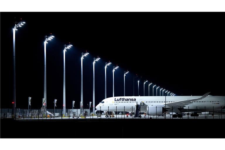 Die Fluggäste mussten in der Maschine übernachten (Symbolbild).