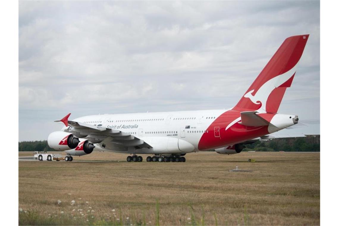 Airlines setzen auf Tests und Impfstoff Die Fluggesellschaft Qantas will eine Impfpflicht für ihre Passagiere einführen. Foto: Sebastian Kahnert/dpa-Zentralbild/dpa