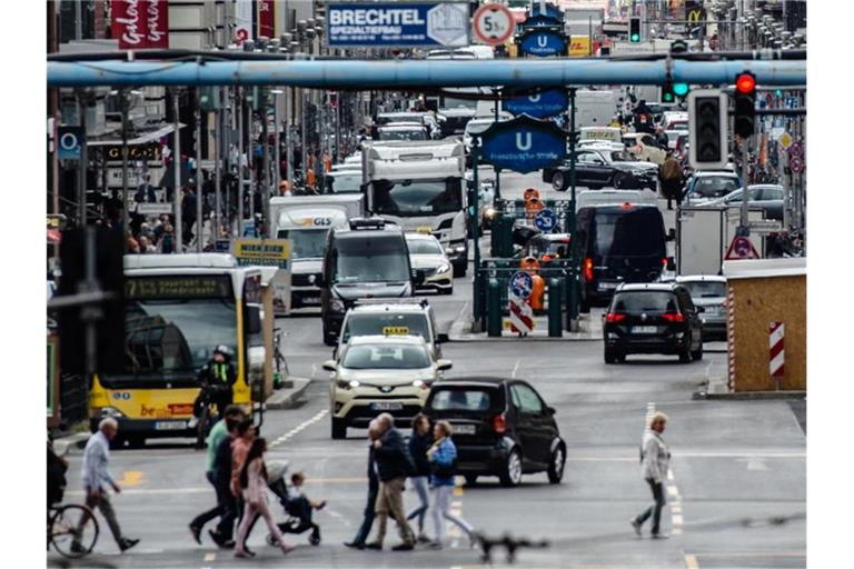 Die Folgekosten sämtlicher Verkehrsmittel haben sich im Jahr 2017 in Deutschland einer neuen Studie zufolge auf rund 149 Milliarden Euro belaufen. Foto: Paul Zinken