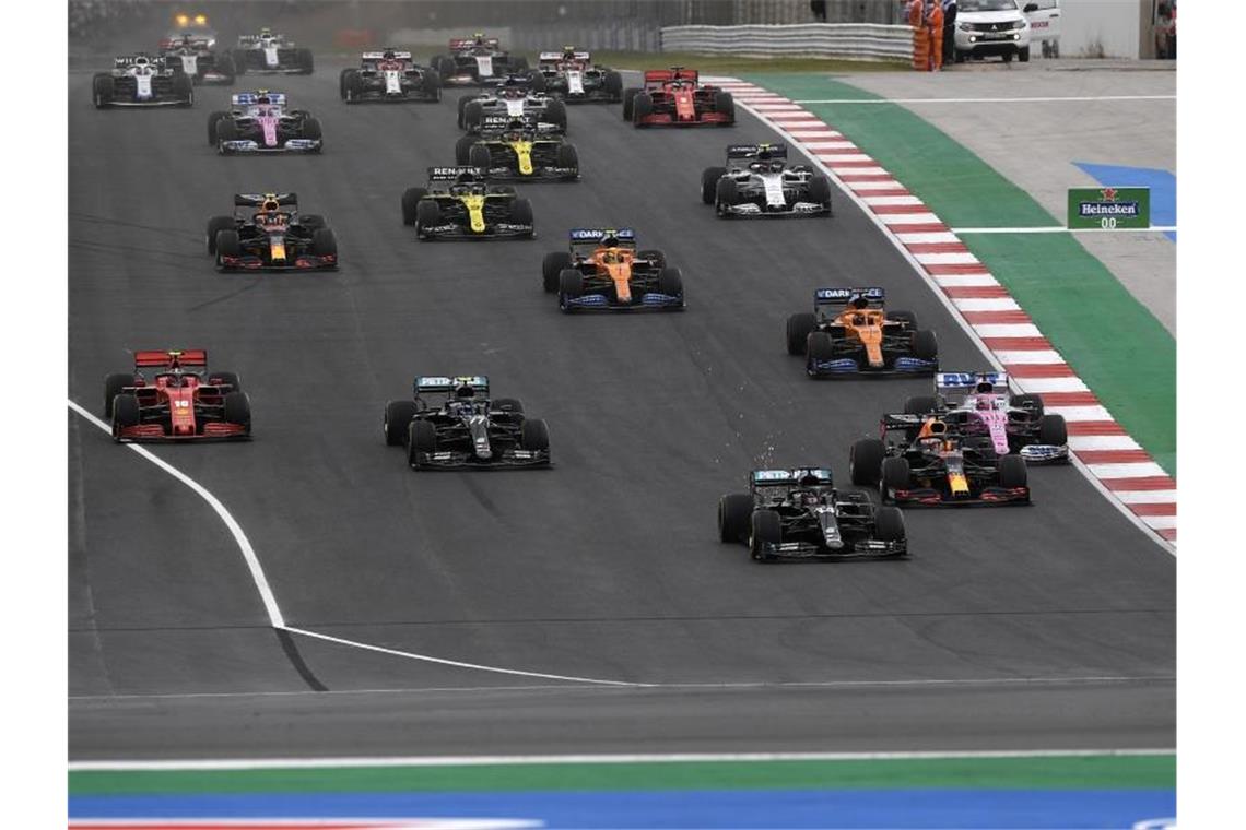 23 Rennen - ohne Deutschland: Formel 1 plant XXL-Kalender Die Formel 1 plant wohl in der kommenden Saison mit einem Rekordkalender von 23 Grand Prix. Foto: Jorge Guerrero/AFP Pool/AP/dpa