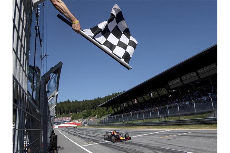 Die Formel-1-Saison kann mit zwei Rennen in Österreich starten. Foto: Christian Bruna/POOL EPA/AP/dpa