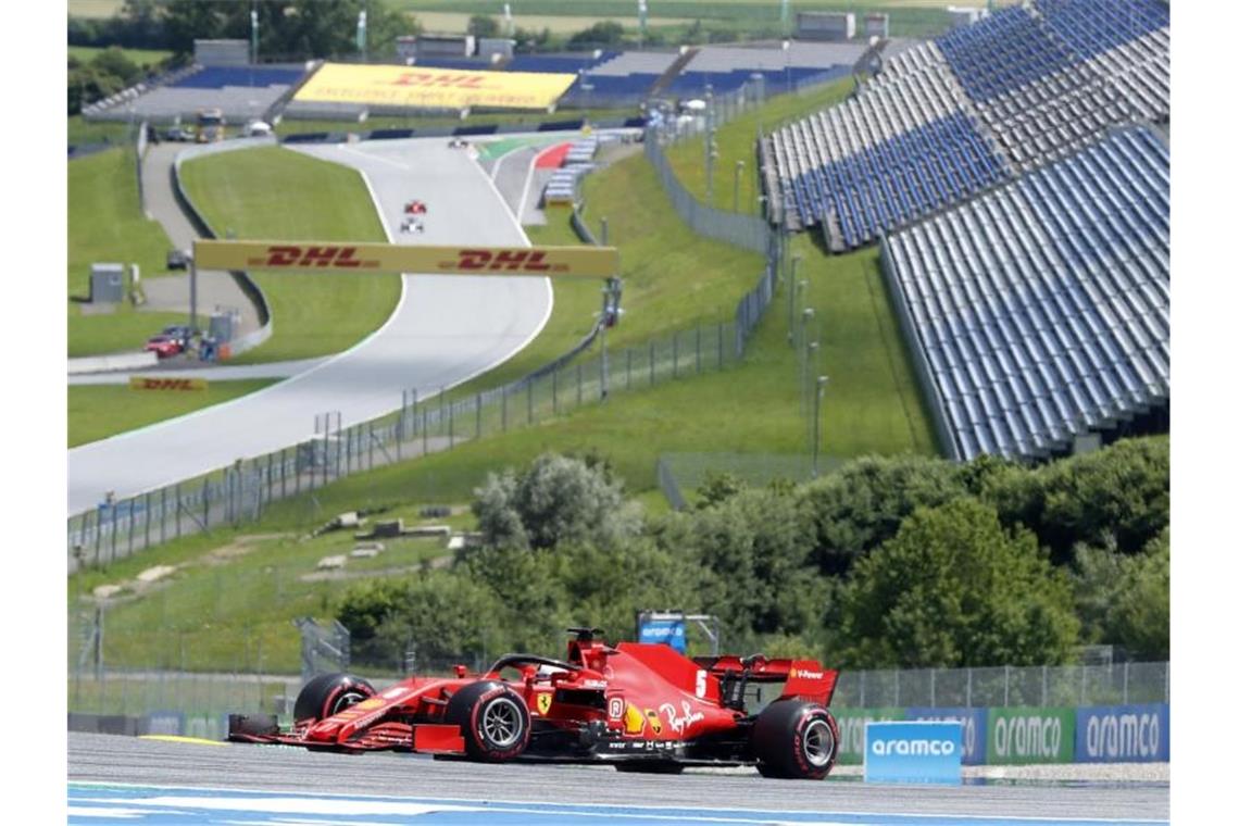 Wanderzirkus im Sperrbezirk: Formel 1 besteht Stresstest Die Formel 1 wagt im österreichischen Spielberg den Neustart. Foto: Darko Bandic/AP/dpa