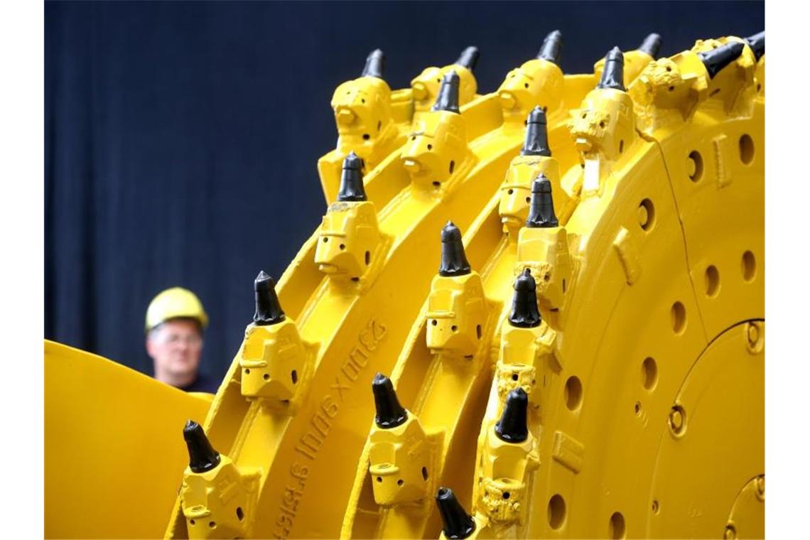 Kieler Institut und DIW senkten Wirtschaftsprognosen Die Forscher sehen die Spätphase des Aufschwungs gekommen und senkten am Mittwoch ihre Wachstumsprognosen für das laufende und die beiden kommenden Jahre. Foto: Roland Weihrauch
