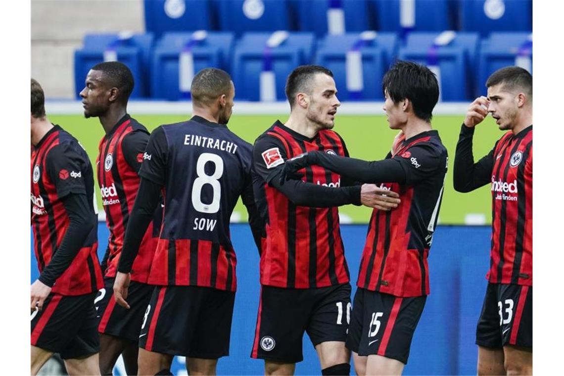 Kostic lässt Frankfurt von Königsklasse träumen Die Frankfurter bleiben durch den Sieg in Hoffenheim auf Champions-League-Kurs. Foto: Uwe Anspach/dpa