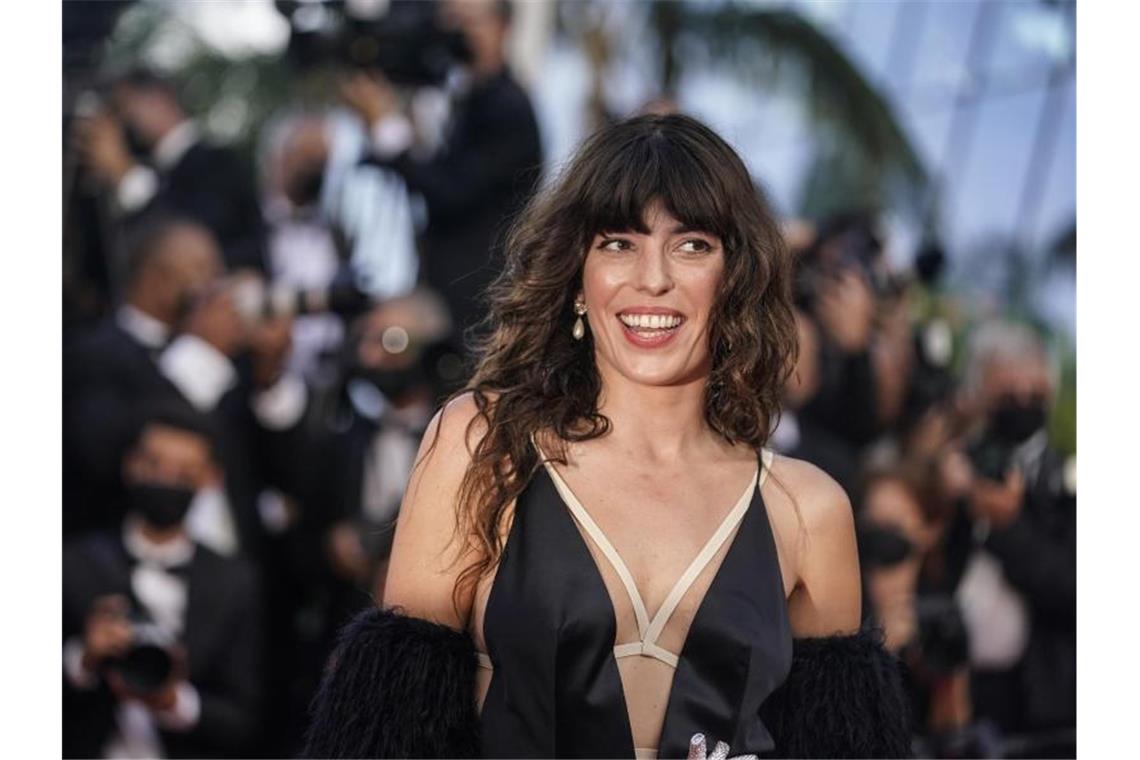 Stars und roter Teppich: Filmfestival Cannes gestartet Die französische Schauspielerin und Sängerin Lou Doillon ist die Halbschwester von Charlotte Gainsbourg. Foto: Brynn Anderson/AP/dpa