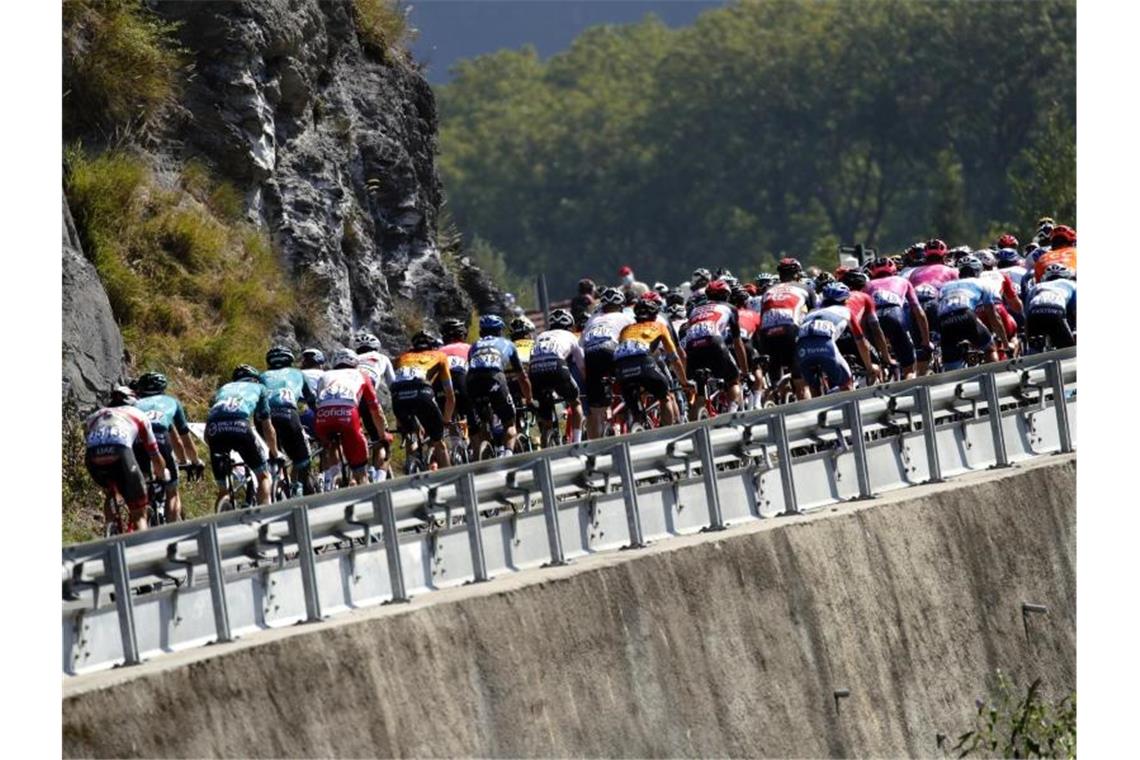 Die französische Staatsanwaltschaft hat Vorermittlungen wegen eines Dopingverdachts bei der Tour de France aufgenommen. Foto: Christophe Ena/AP/dpa
