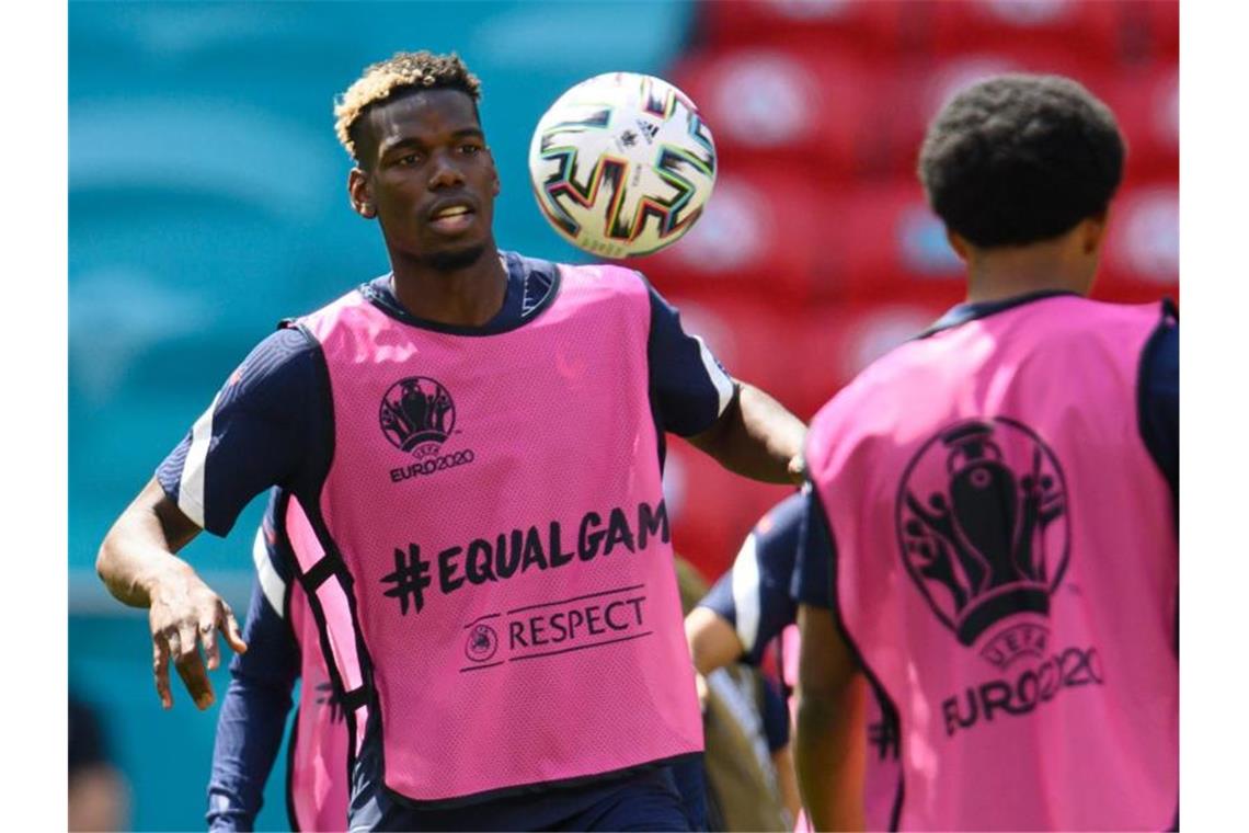 Die Franzosen um Paul Pogba (l) wollen auch gegen Ungarn gewinnen. Foto: Robert Michael/dpa-Zentralbild/dpa