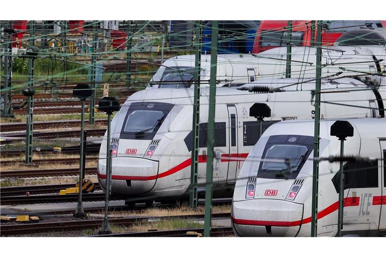 Die Frau bemerkte die Tasche am Sonntag während der Fahrt von Hannover nach München. (Symbolbild)