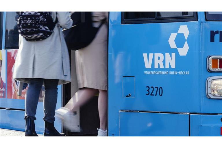 Die Frau hatte die Bratsche in einer Stadtbahn in Heidelberg liegengelassen. (Symbolbild)