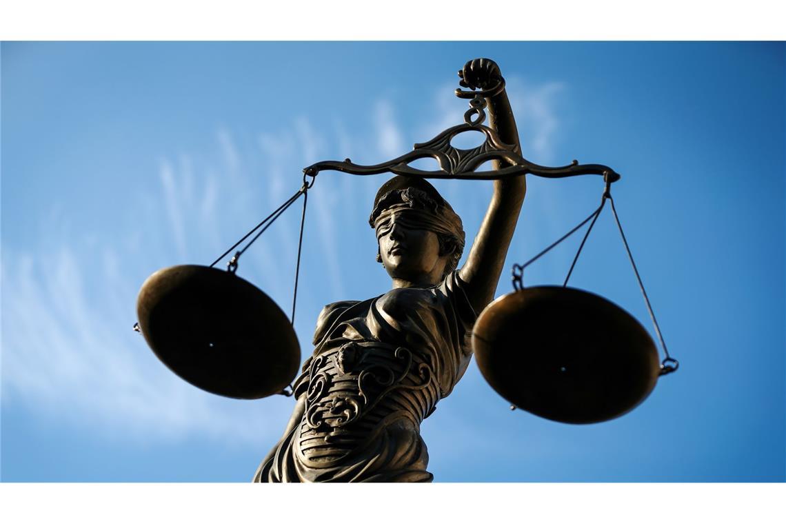 Zweimal lebenslange Haft für Axt-Mordkomplott Die Frau muss lebenslang ins Gefängnis. (Symbolbild)