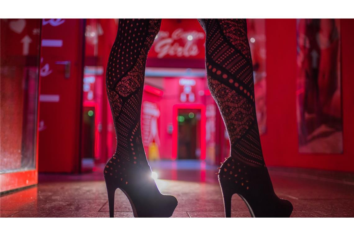 Ermittlungen wegen illegaler Prostitution und HIV-Infektion am Bodensee Die Frau soll trotz einer HIV-Infektion ungeschützte sexuelle Dienstleistungen angeboten haben. (Symbolbild)