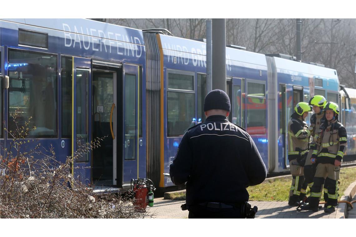 Frau in Tram angezündet - Diskussion über Femizide Die Frau wurde in einer Tram in Gera angezündet.