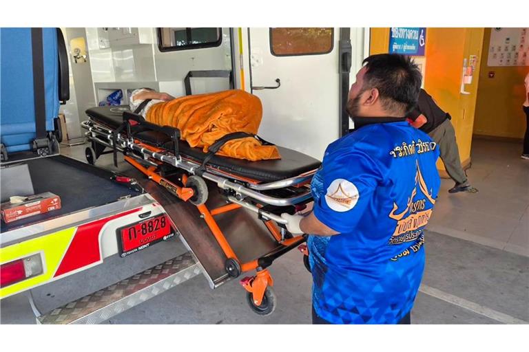 Die Frau wurde ins Krankenhaus gebracht - offenbar litt sie unter einem niedrigen Blutzuckerspiegel.