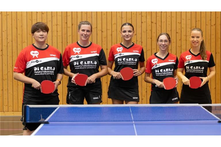 Die Frauen des DJK Sportbund Stuttgart sind bereit für den Saisonstart am Samstag. Von links: Mitsuki Yoshida, Alexandra Schankula, Fatme El Haj Ibrahim, Ronja Mödinger und Paulina Friebe. 
