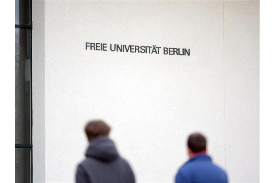 Ministerin Giffey peilt vorerst nicht den SPD-Vorsitz an Die Freie Universität Berlin hatte seit Februar Giffeys Doktorarbeit geprüft, nachdem Plagiatsjäger auf Unregelmäßigkeiten hingewiesen hatten. Foto: Rainer Jensen/dpa
