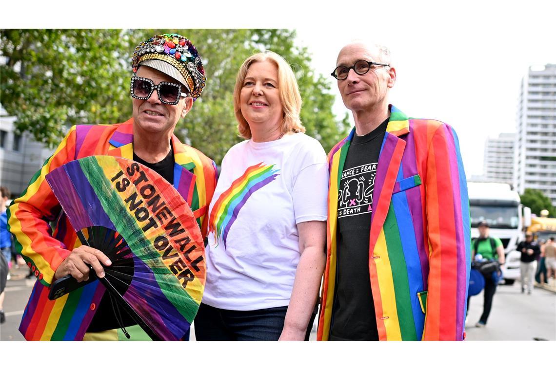 Klöckner verteidigt ihr Vorgehen beim CSD Die frühere Bundestagspräsidentin Bas (SPD) beteiligte sich beim CSD in Berlin
