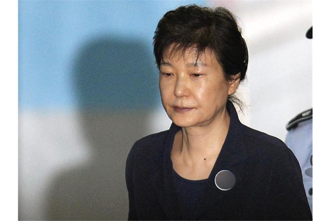 Südkoreas Ex-Präsidentin Park zu 20 Jahren Haft verurteilt Die frühere Präsidentin von Südkorea, Park Geun Hye, bei einem ersten Prozess im Jahr 2017. Foto: -/YNA/dpa