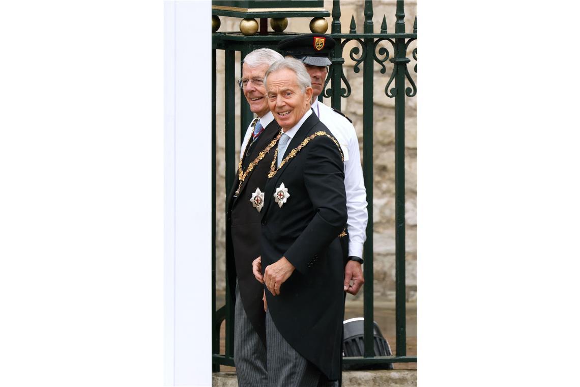 Die früheren britischen Premierminister Tony Blair (vorn) und John Major