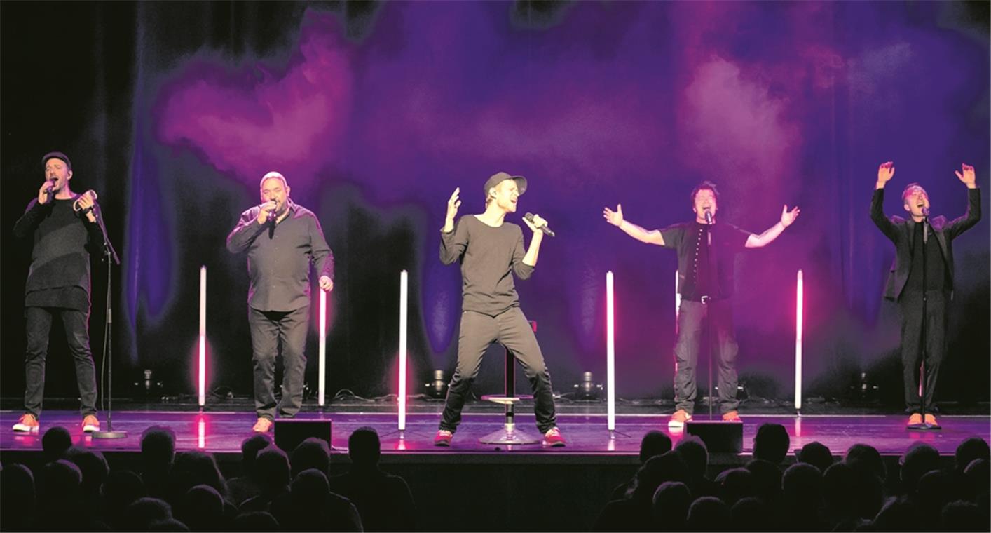 Intelligent, komisch, zutiefst musikalisch Die Füenf legten sich im Backnanger Bürgerhaus musikalisch und tänzerisch ins Zeug. Foto: A. Becher