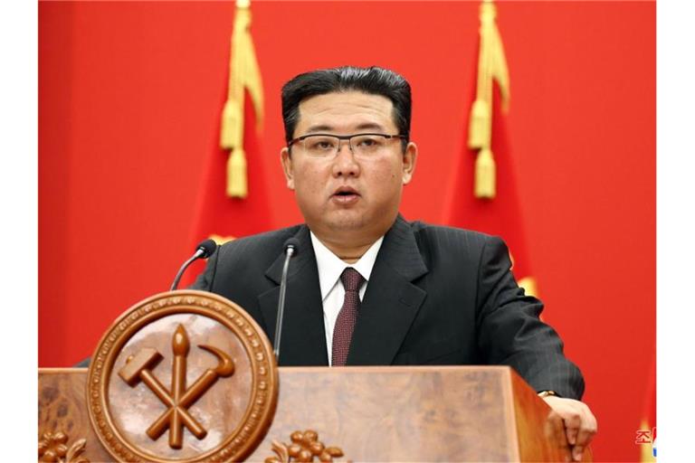 Die Führung von Machthaber Kim Jong Un treibt seit Jahren trotz Sanktionen die Entwicklung von Raketen voran. Foto: -/KCNA /dpa