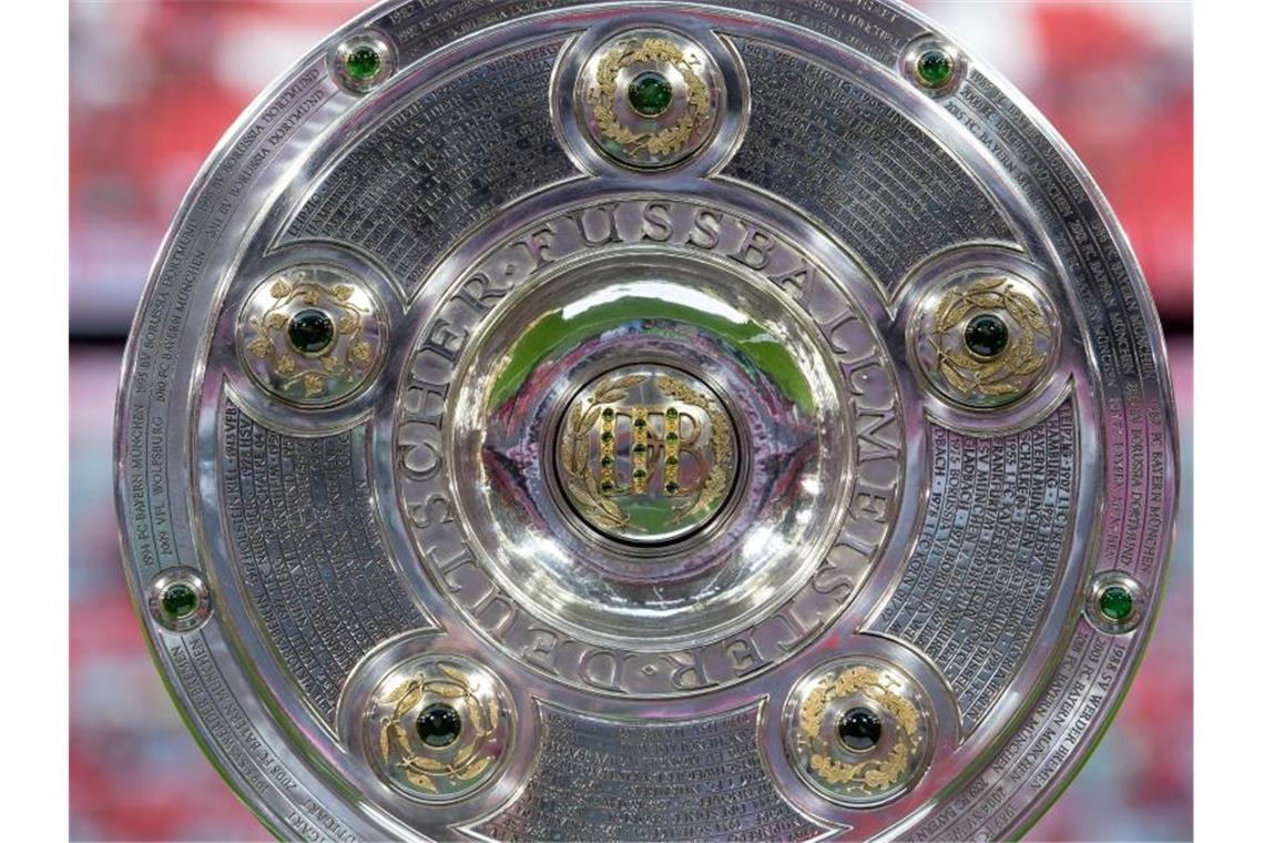 Fußball-Bundesliga pausiert und fürchtet Existenzkampf Die Fußball-Bundesliga und die 2. Liga unterbrechen ihren Spielbetrieb aufgrund der Coronavirus-Krise bis mindestens zum 2. April. Foto: Sven Hoppe/dpa