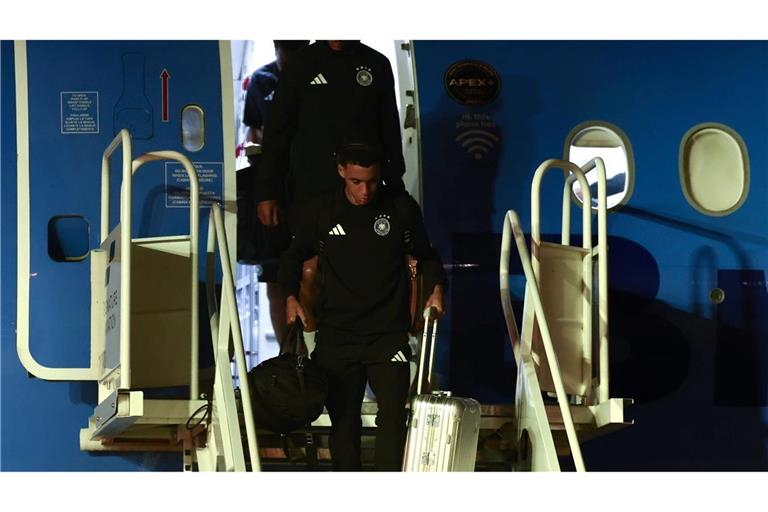 Die Fußball-Nationalmannschaft ist wieder im WM-Quartier angekommen - enttäuscht nach dem WM-Aus.