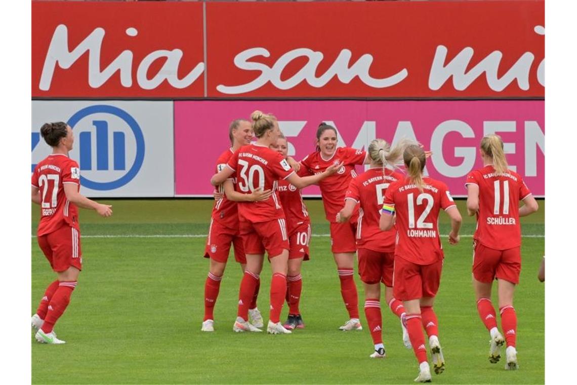 Die Fußballerinnen des FC Bayern beziehen in der Winterpause erneut ein Trainingslager in Katar. Foto: Peter Kneffel/dpa