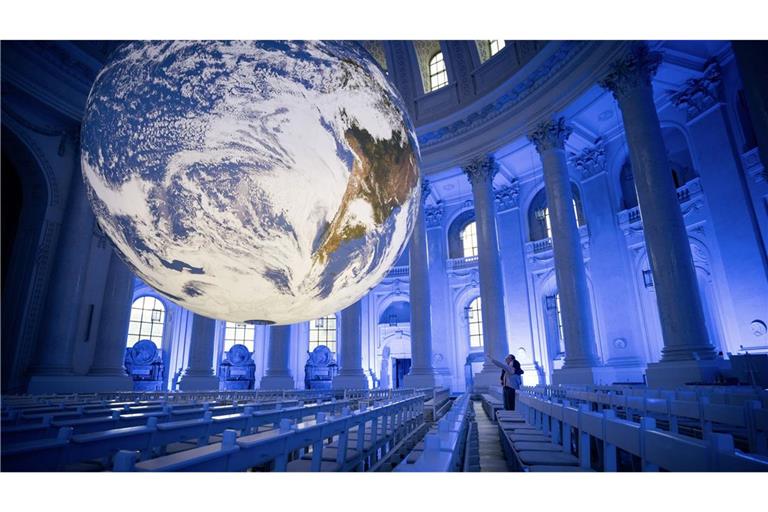 Die Gaia-Installation hängt drei Meter über dem Boden.