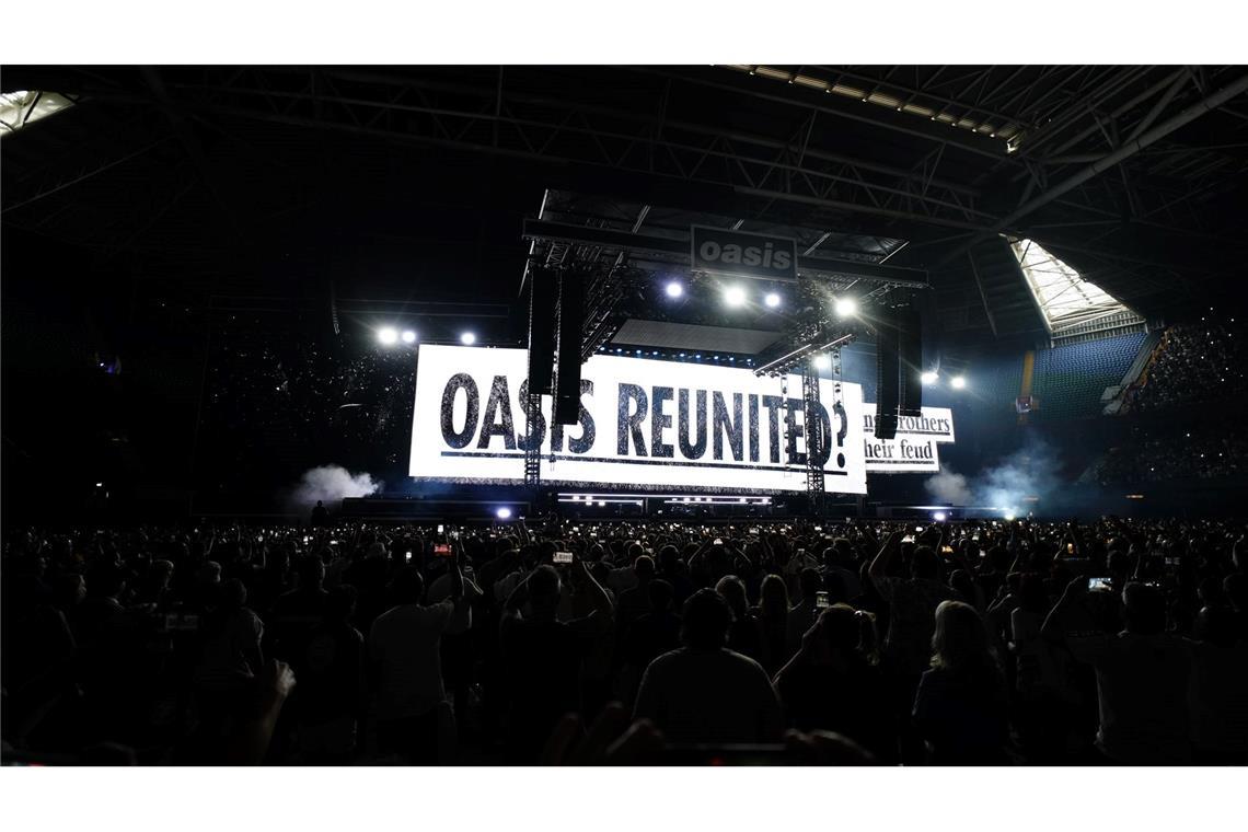 "Sprachlos" und "unglaublich": Fans von Oasis begeistert Die Gallagher-Brüder haben wieder zusammengefunden.