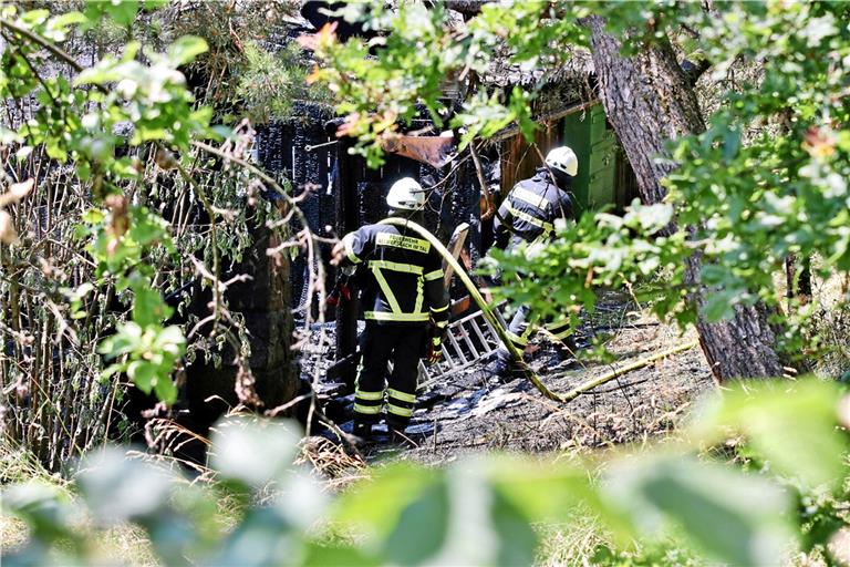 Die Gartenhütte in Allmersbach ist vollständig niedergebrannt. Foto: 7aktuell.de/Kevin Lermer