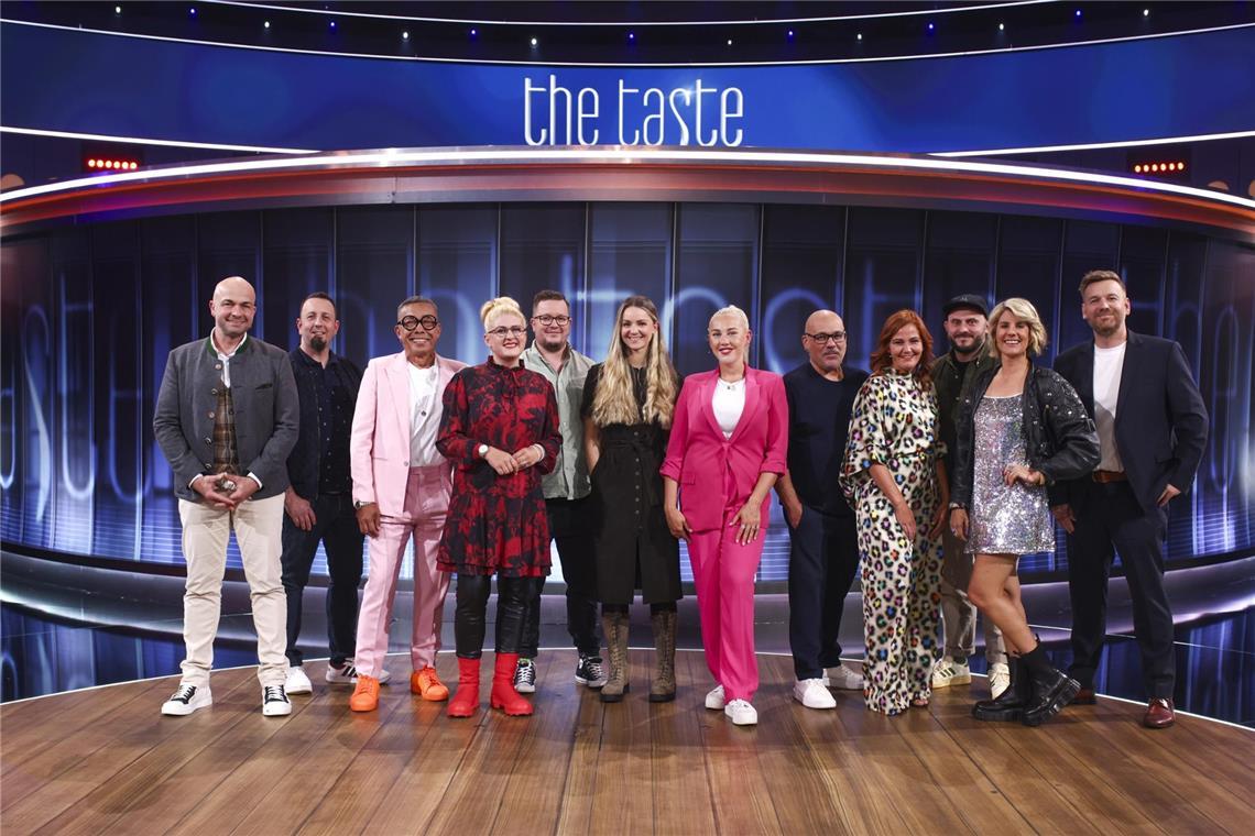 The Taste: Wer hat gewonnen? Die Gastjuroren im Finale: (v.l.n.r.) Lars Fumic; Marko Ullrich; Gary Loen; Lisa Angermann; Jari Dochat; Paula Bründl; Mona Hiermaier; Marco Zingone; Yvonne Fries; Kristof Mulack; Felicitas Then; Jan Aigner