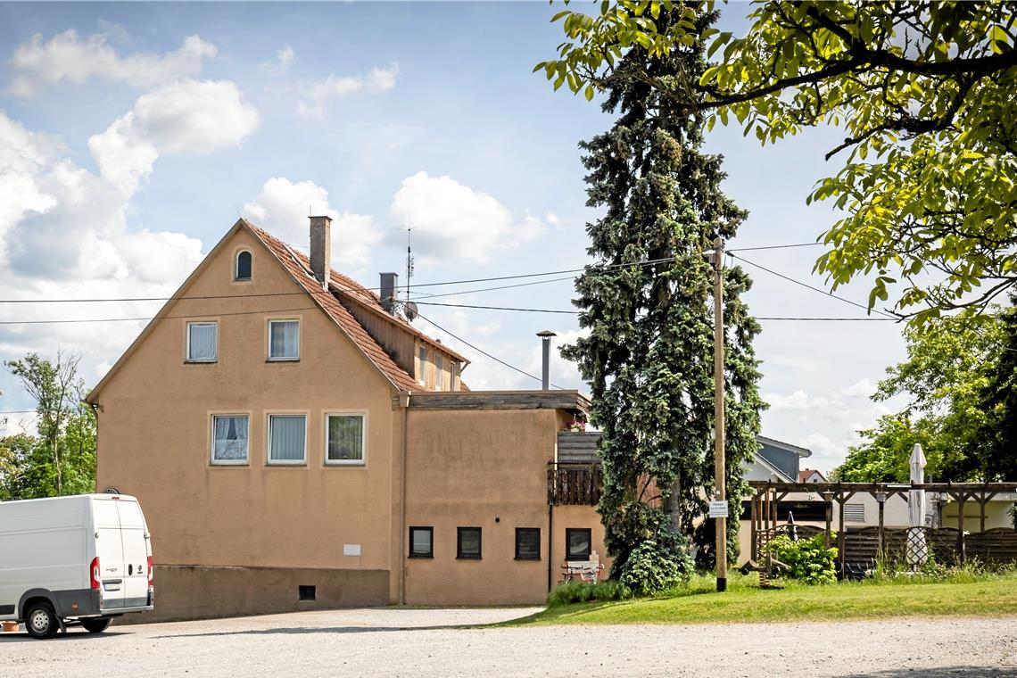 Räte befürworten Bauprojekt in Sinzenburg Die Gaststätte Sinzenburg soll abgerissen werden, noch aber läuft der Betrieb von Freitag bis Sonntag Auf dem Areal inklusive Parkplatz ist eine Wohnbebauung geplant. Foto: Alexander Becher