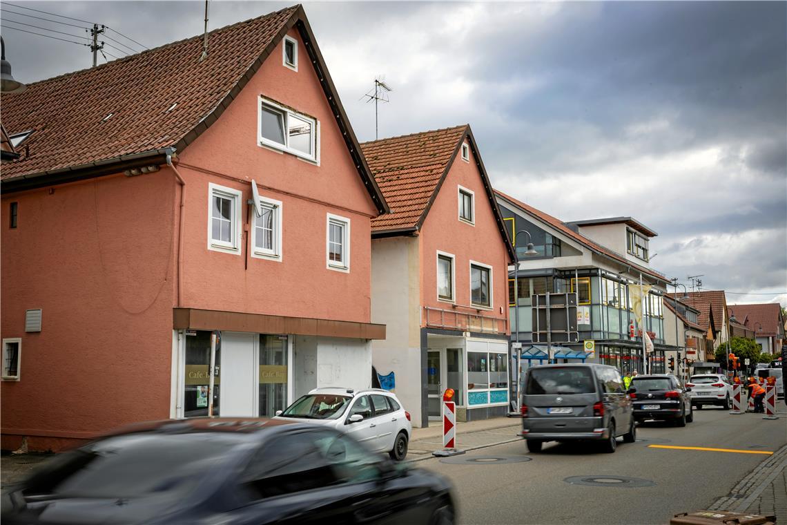 Aspach hinkt bei Unterbringung hinterher Die Gebäude Hauptstraße 22 und Hauptstraße 24 sollen ab Sommer für voraussichtlich 18 Personen Platz bieten. Foto: Alexander Becher