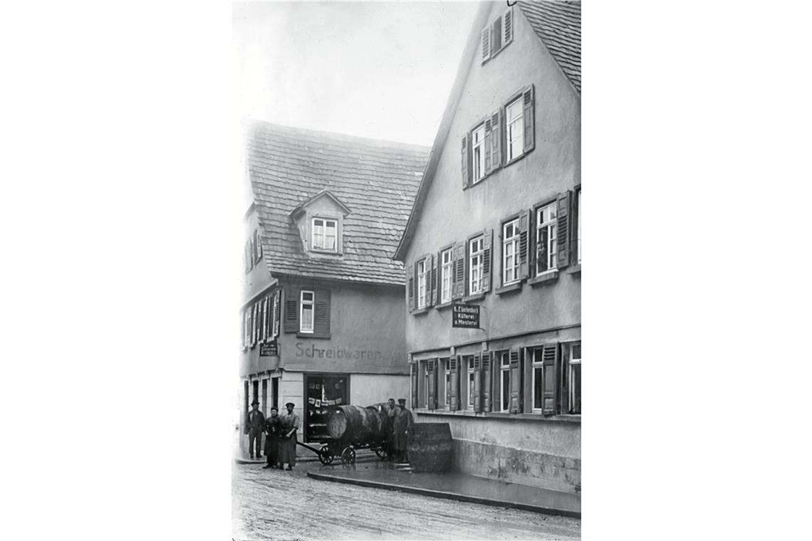 Die Gebäude in der Schillerstraße sind schon gut dokumentiert, unter anderem auch das Elternhaus (rechts) Heiner Kirschmers, eine ehemalige Küferei. Foto: privat