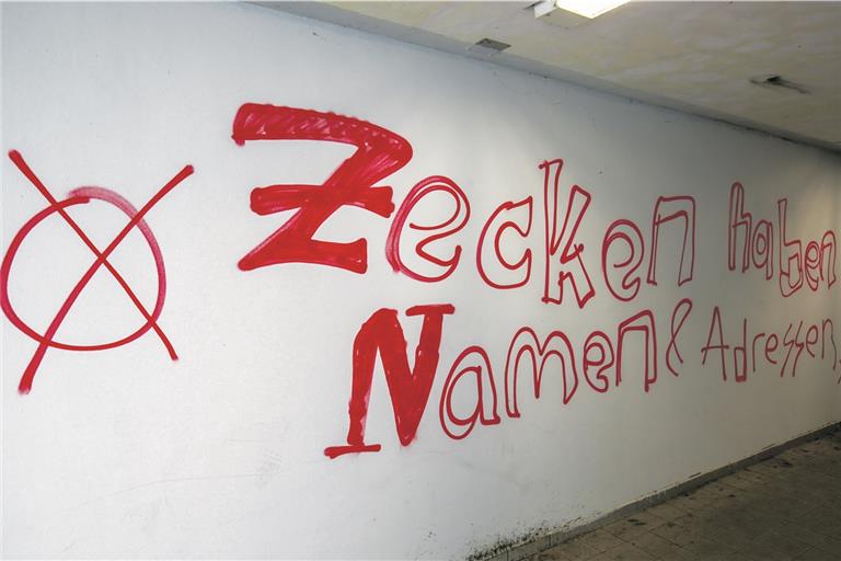 Die Gemeinde Sulzbach hat wegen der Schmierereien in der Bahnhofsunterführung Anzeige gegen Unbekannt erstattet.Foto: A. Becher