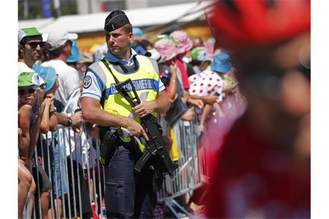 Brüssel in Tour-Ausnahmezustand - 29.000 Sicherheitskräfte Die Gendarmerie hat während der Tour de France ordentlich zu tun. Foto: Christophe Ena/AP