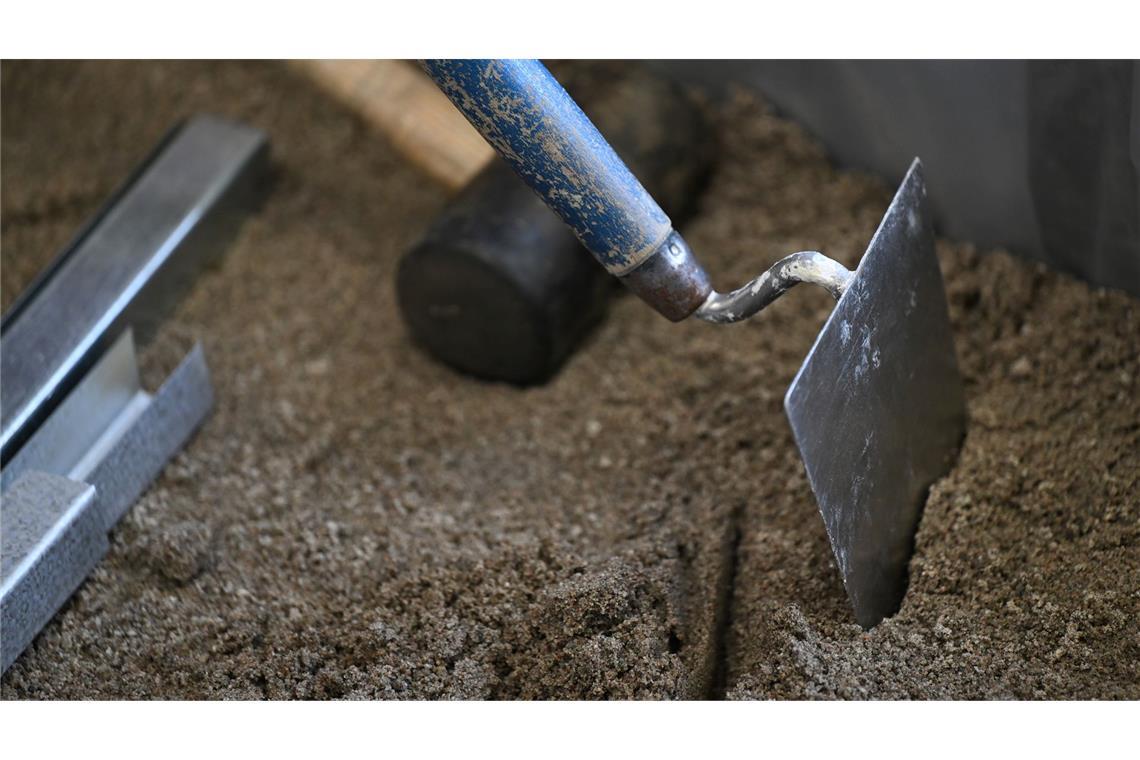 Die geplanten Milliardeninvestitionen des Staates in Infrastruktur wie Straßen und Schienen sowie in Verteidigung sollten im nächsten Jahr die Wirtschaft ankurbeln. (Symbolbild)