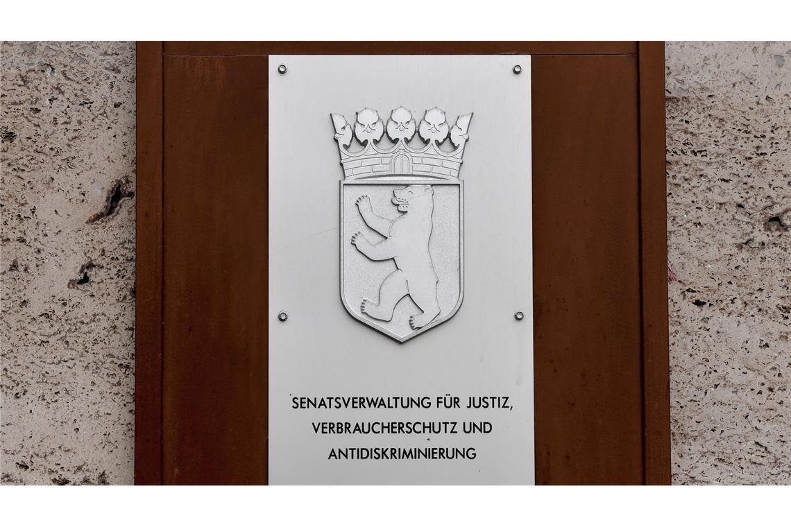 Berlin rüstet Gerichtsvollzieher mit Schutzwesten aus Die Gerichtsvollzieher des Landes Berlin sollen stich- und schusssichere Schutzwesten erhalten. (Symbolbild)