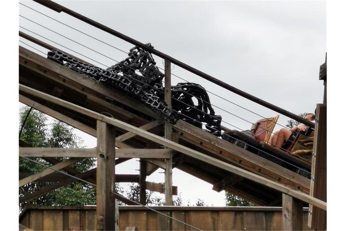 Holzachterbahn im Europa-Park nach Havarie wieder in Betrieb