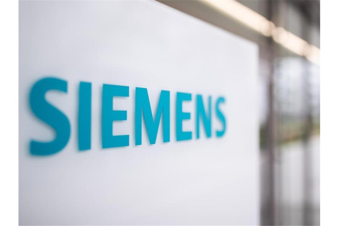 Siemens erhöht zum dritten Mal die Prognose Die Geschäfte beim deutschen Industriekonzern Siemens brummen. Foto: Daniel Karmann/dpa