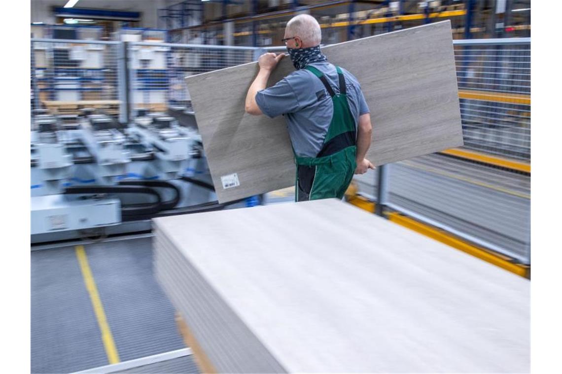 Die Geschäftserwartungen der Mittelständler sind einer Umfrage zufolge in diesem Herbst hinter den langjährigen Durchschnittswert gefallen. Foto: Jens Büttner/dpa-Zentralbild/dpa/Symbolbild