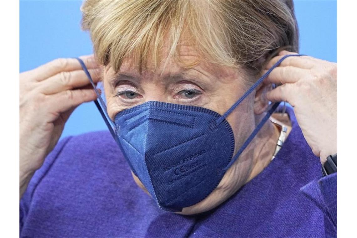 Merkel: Maßnahmen gegen Corona-Welle nicht ausreichend Die geschäftsführende Kanzlerin Angela Merkel (CDU) hält angesichts der dramatischen Entwicklung bei den Corona-Infektionen die aktuellen Maßnahmen nicht für ausreichend. Foto: Michael Kappeler/dpa POOL/dpa