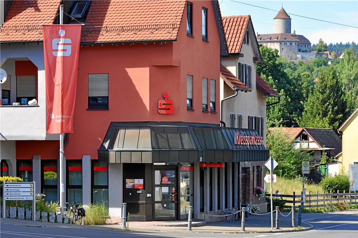 Kreissparkasse wandelt 13 Filialen um Die Geschäftsstelle in Oppenweiler ist eine der Filialen, die in einen Selbstbedienungsstandort umgewandelt werden soll. Foto: Tobias Sellmaier