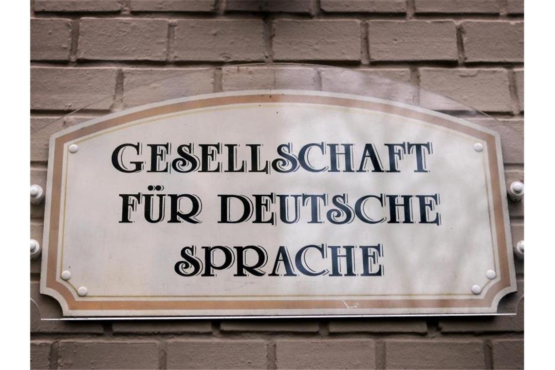 Die Gesellschaft für deutsche Sprache hat das Wort „Respektrente“ ausgewählt. Foto: Susann Prautsch/dpa