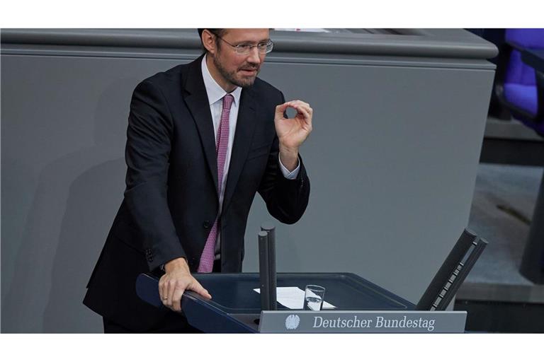 Die gesetzliche Rentenversicherung könne nicht nur eine Basisabsicherung ermöglichen, sagt Dirk Wiese. (Archivbild)