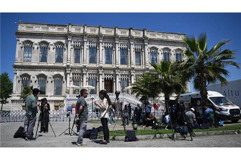 Die Gespräche finden im Ciragan-Palast in Istanbul statt.