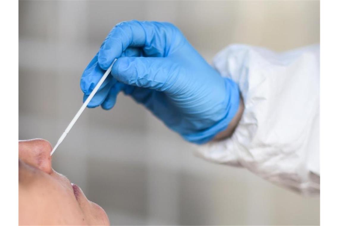 Sieben-Tage-Inzidenz steigt auf 23,1 Die Gesundheitsämter in Deutschland melden dem RKI binnen eines Tages 1183 Corona-Neuinfektionen. Foto: Kira Hofmann/dpa-Zentralbild/dpa