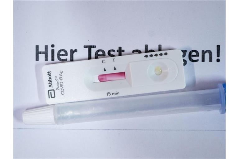 Die Gesundheitsämter melden dem RKI binnen eines Tages 26.392 Neuinfektionen. Foto: Marijan Murat/dpa