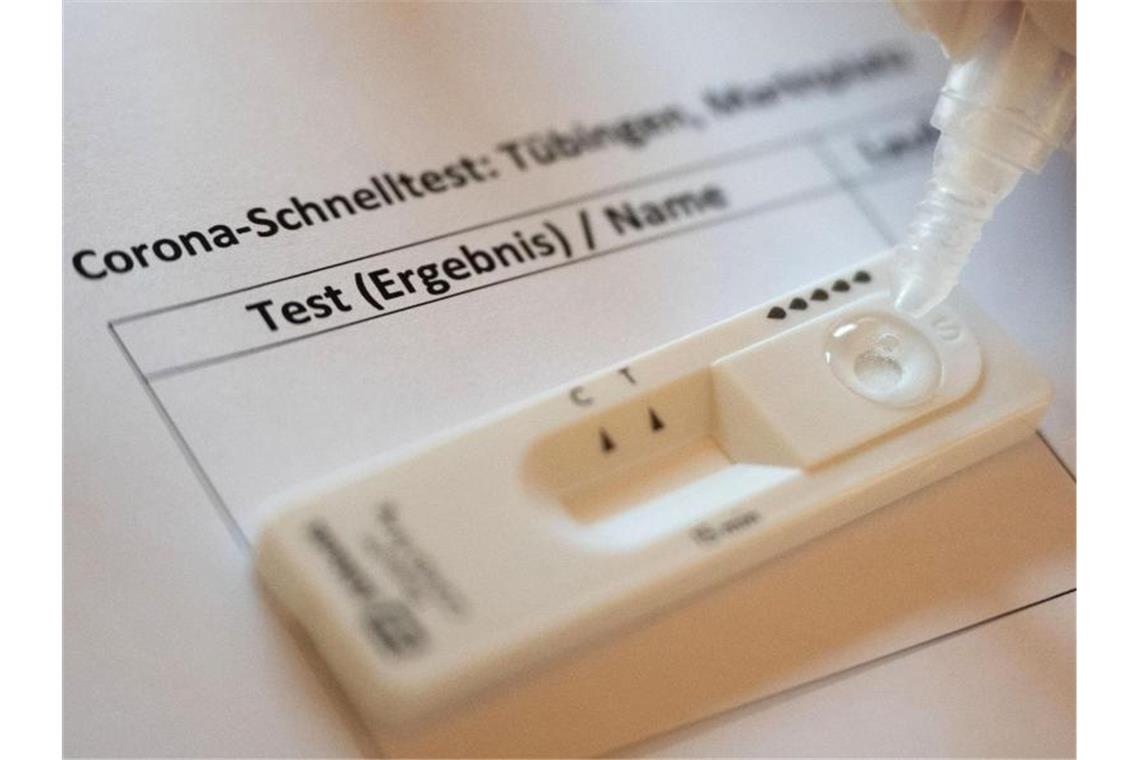 Corona-Inzidenz bei 312,4 - 32.048 Neuinfektionen Die Gesundheitsämter meldeten dem Robert Koch-Institut erneut mehr als 30.000 Neuinfektionen. Foto: Marijan Murat/dpa
